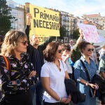 Protesta durante una manifestación para apoyar la huelga prevista de la Atención Primaria en la Sanidad Pública y contra las agresiones a algunos sanitarios recibidas en centros de salud en Santander, Cantabria (España).