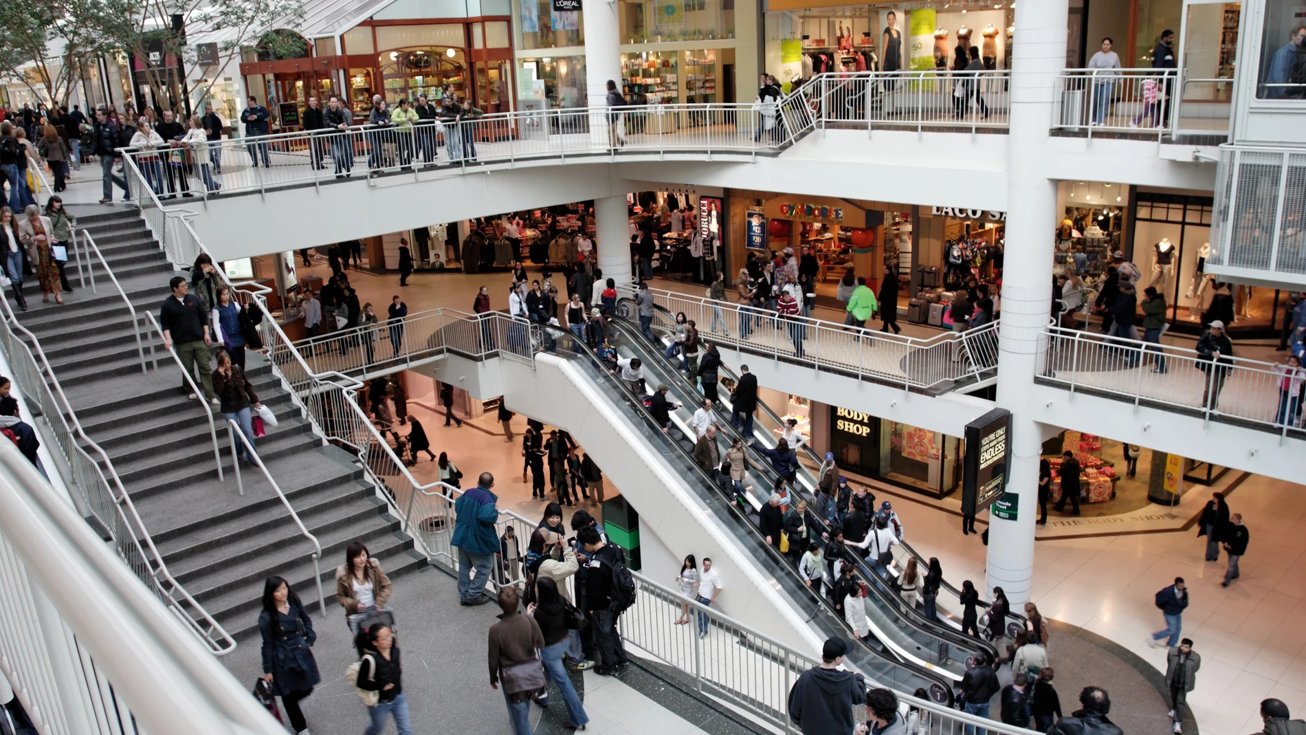 Las cámaras de videovigilancia inteligentes instaladas en el centro comercial Veolia, en Vigo, permiten un mejor conocimiento del comportamiento de los usuarios