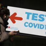 Cartel que indica la zona en la que se realizan los Test de Covid en el Hospital Clínico San Carlos