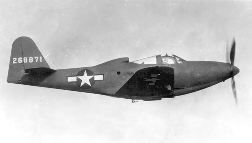 El Bell P-63 impactó por detrás contra el Boeing y lo partió en dos