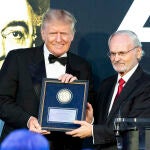Donald Trump recibe en Medallón de Oro Theodor Herzl de la Organización Sionista de Estados Unidos