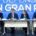 El coordinador general del PP, Elías Bendodo; el presidente del PP, Alberto Núñez Feijóo; la secretaria general del PP, Cuca Gamarra, y el vicesecretario Institucional del PP, Esteban González Pons, durante el Comité Ejecutivo del partido en la sede nacional de Génova.