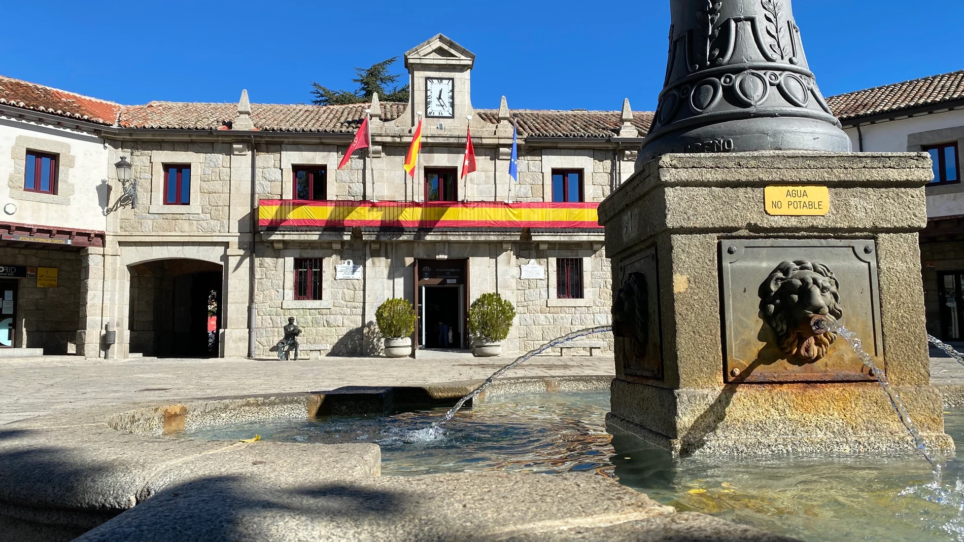 Plaza Mayor y Ayuntamiento de Guadarrama