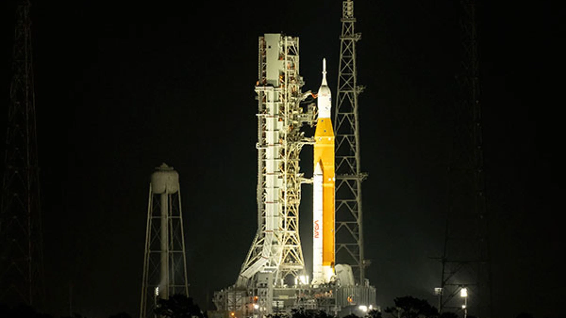 La misión Artemis I en la rampa de lanzamiento del Kennedy Space Center el pasado lunes.