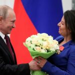 El presidente ruso, Vladimir Putin, y la directora del canal de televisión ruso RT, Margarita Simonián, en una imagen de archivo