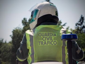 Agente de la Guardia Civil de Tr&aacute;fico. GUARDIA CIVIL