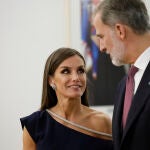 Los reyes Felipe VI (d) y Letizia (i) durante la cena en su honor celebrada en el Palacio Presidencial de Zagreb, este miércoles en Croacia.