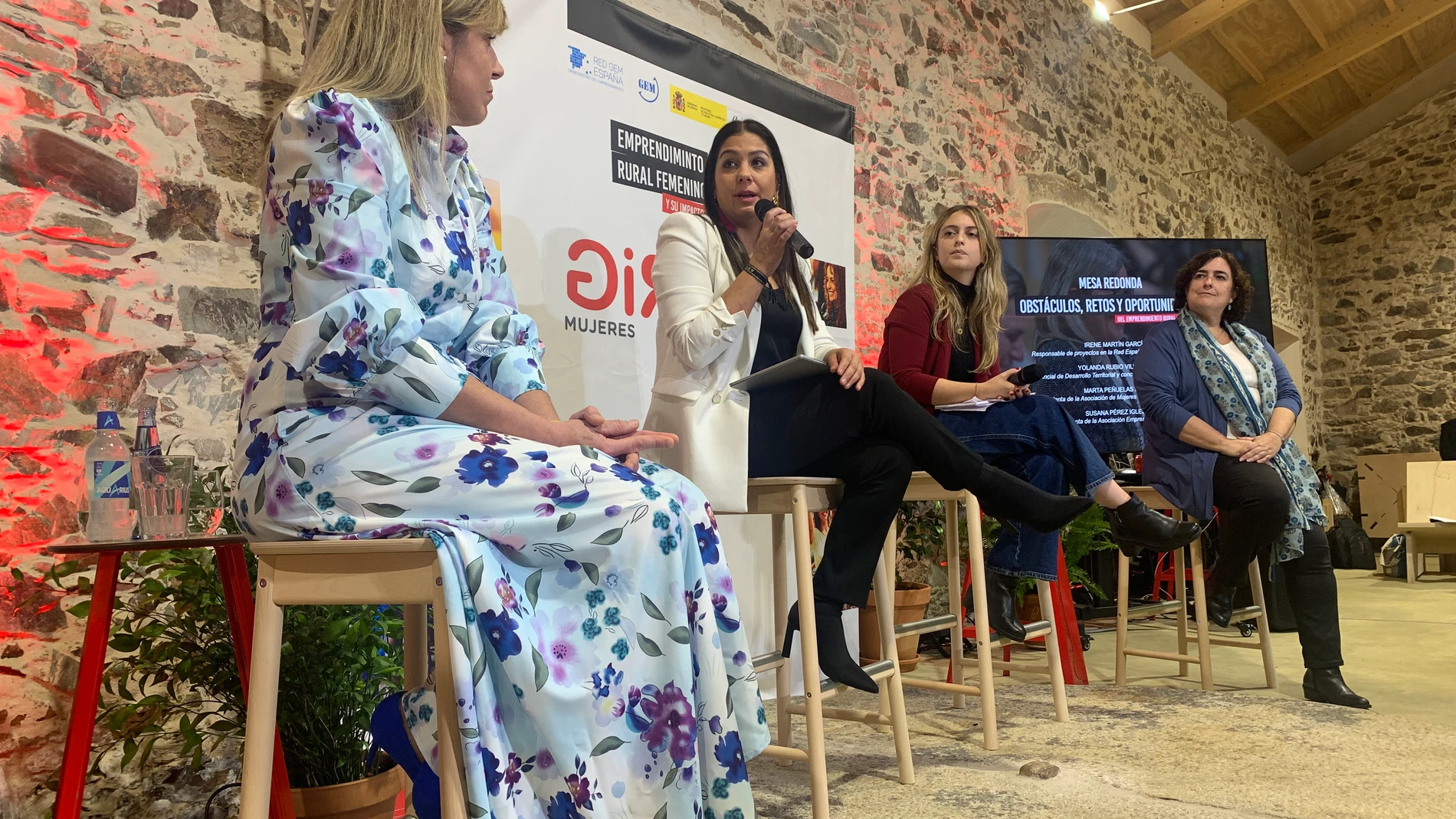 De izquierda a derecha, Marta Peñuelas; Susana Pérez; Irene Martín y Yolanda Rubio, durante la presentación del estudio elaborado por el Observatorio del Emprendimiento de España con datos del Proyecto GEM