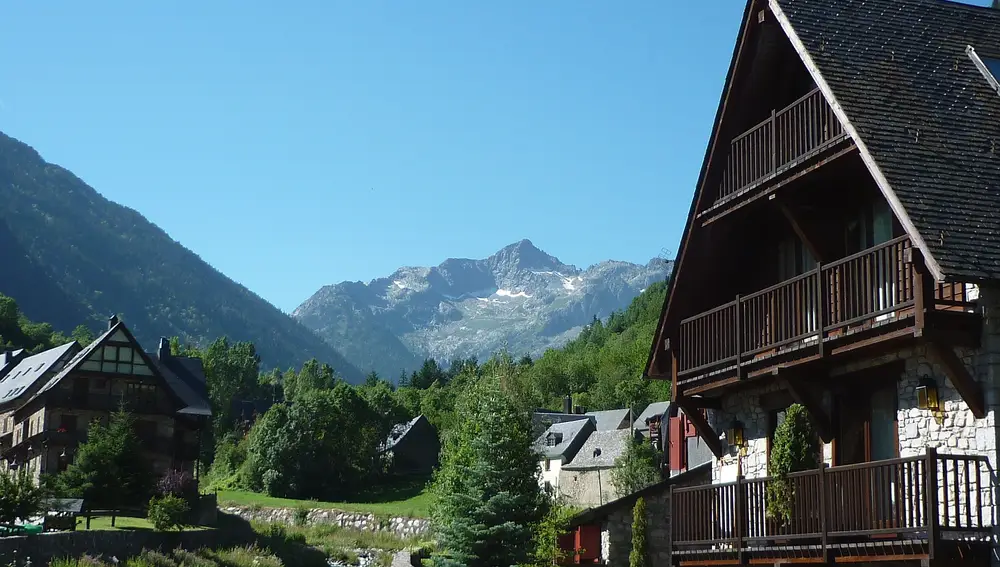 Una panorámica característica del municipio de Arties, en la Vall d'Aran