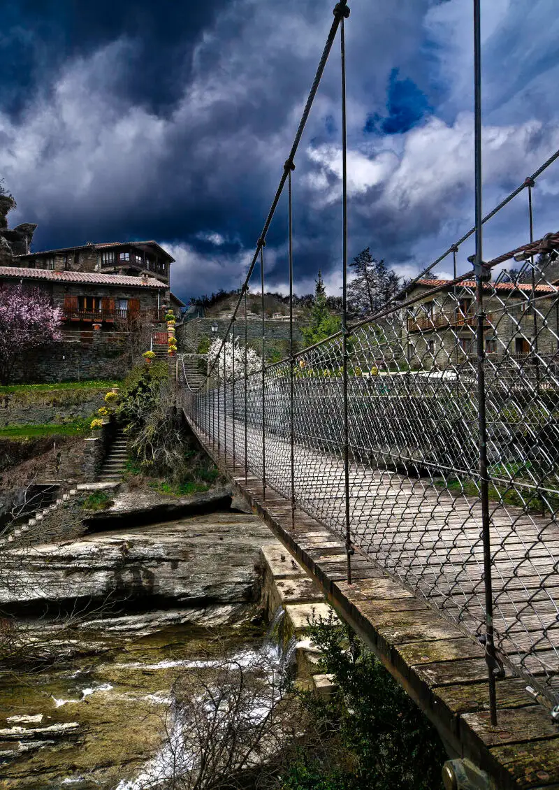 El puente colgante de Rupit, el mayor icono de este municipio