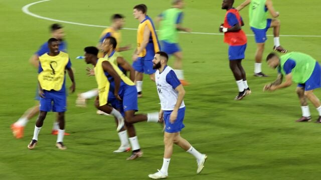 Karim Benzema durante un entrenamiento con la selección francesa