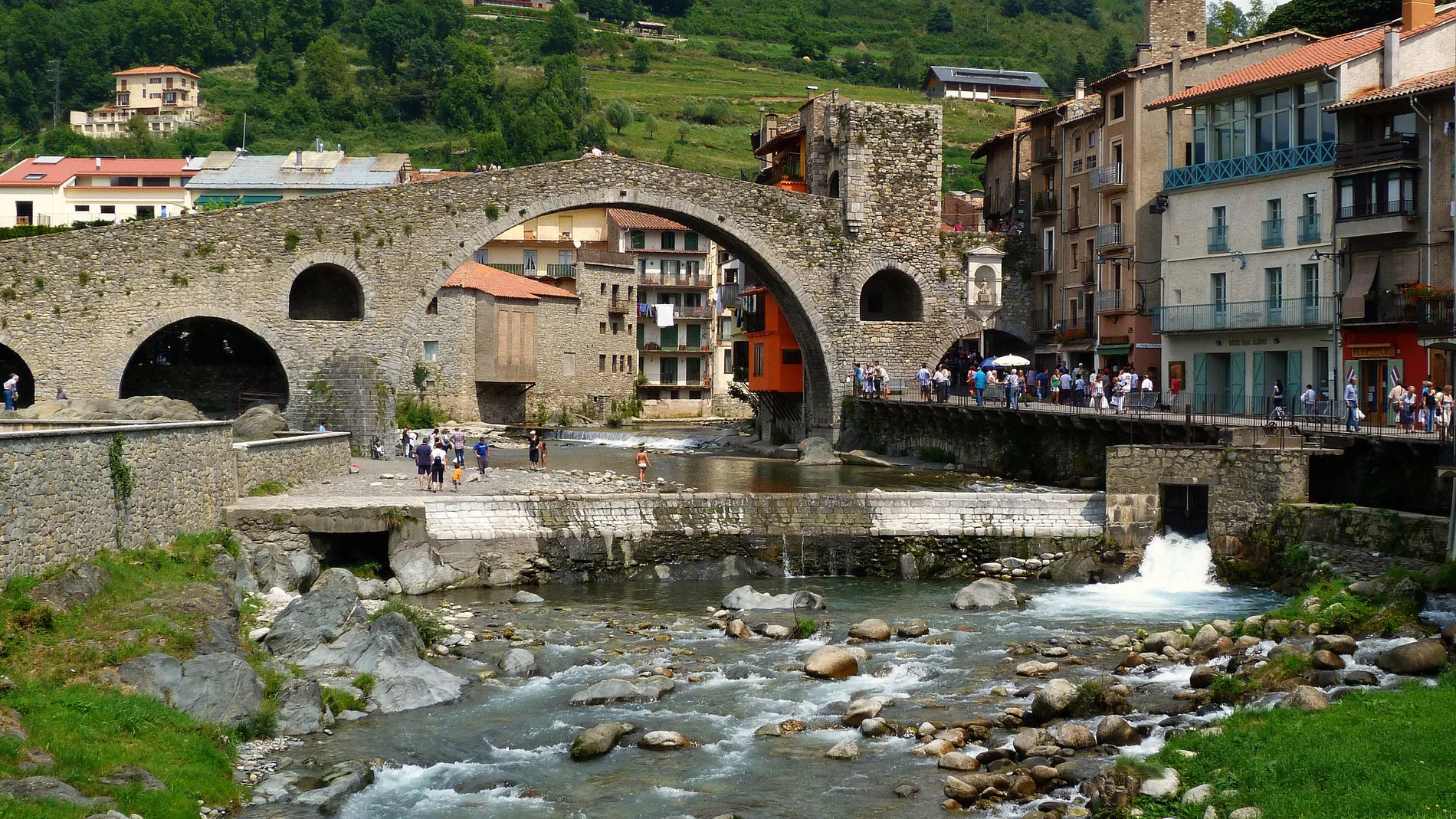 El puente nuevo de Campodron, quizá la estampa más emblemática de este municipio