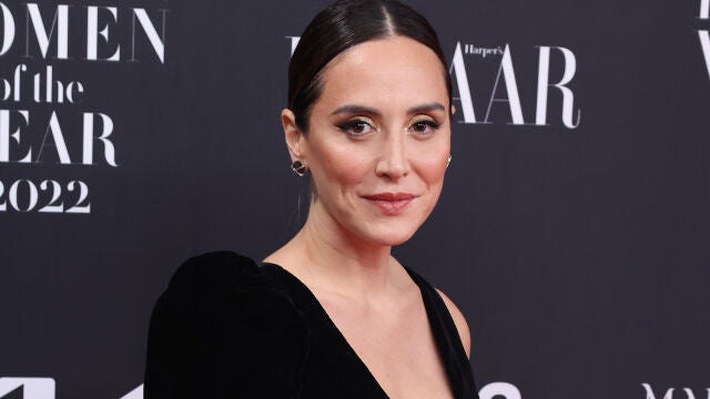 Tamara Falcó con el vestido de terciopelo para Navidad.