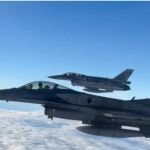 El avión de la selección polaca escolados por F_16