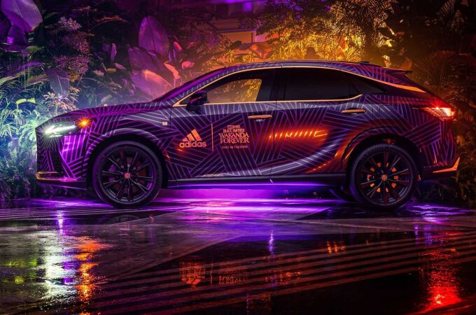 RX 500h F Sport de Black Panther.
