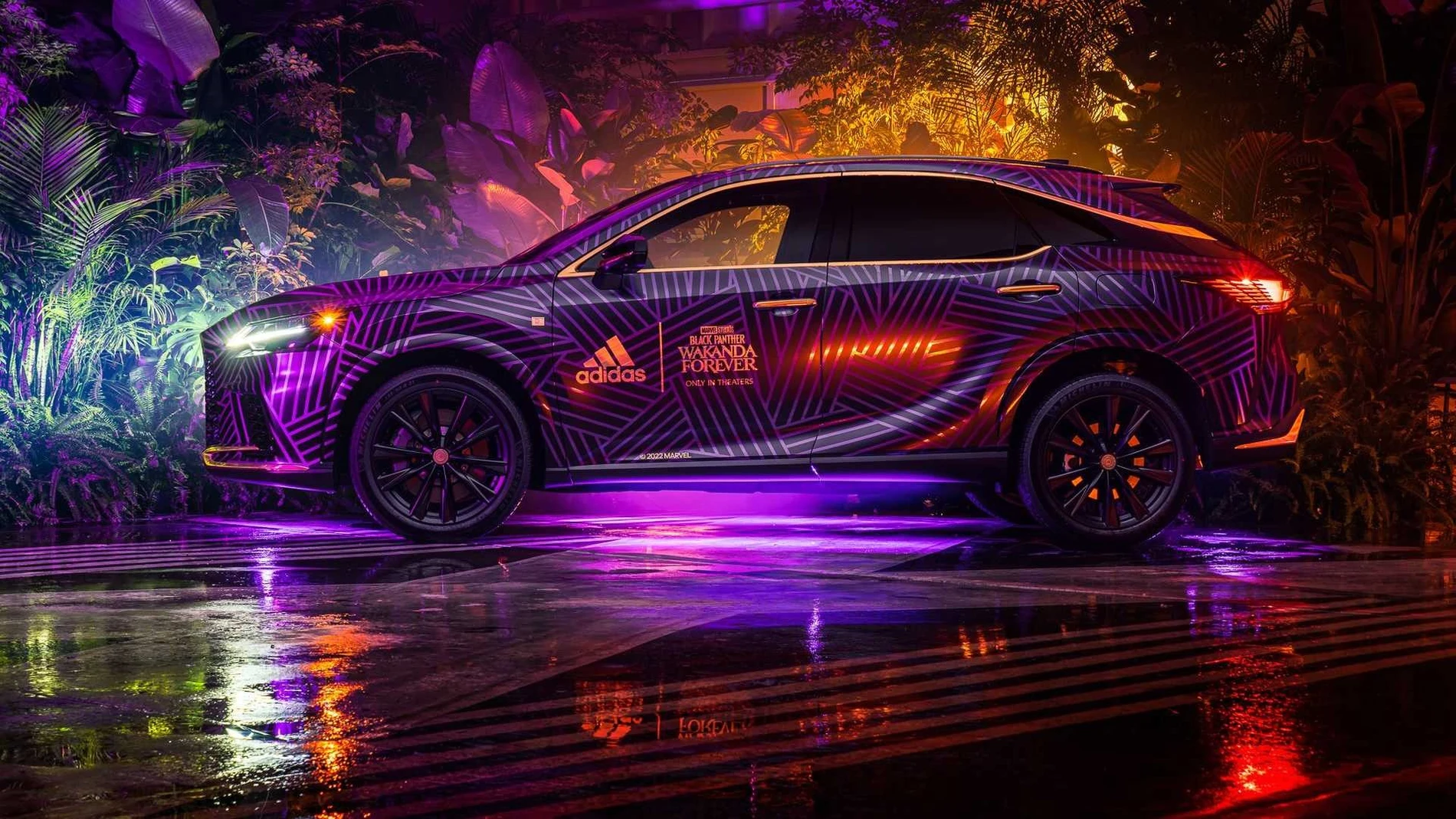 RX 500h F Sport de Black Panther.