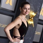 Ana de Armas en los Premios Governors con vestido de Louis Vuitton