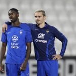 Dembélé y Griezmann, en un entrenamiento con Francia