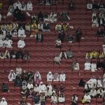 Las gradas del estadio Al Bayt se vaciaron en el descanso con el 0-2 en el marcador
