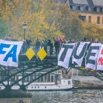 Activistas de "Les Degommeuses" protestan contra la organización del Mundial