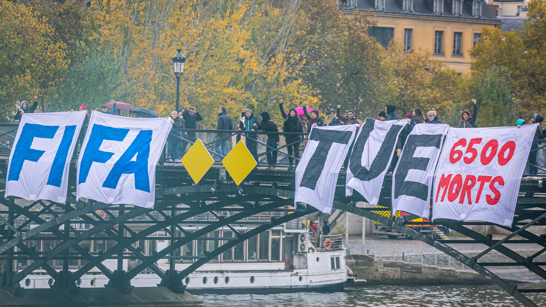 Activistas de "Les Degommeuses" protestan contra la organización del Mundial