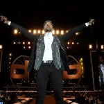 El cantante David Bisbal durante su actuación celebrada en el Power Horse Stadium de Almería para conmemorar sus 20 años de carrera musical. EFE/ Carlos Barba
