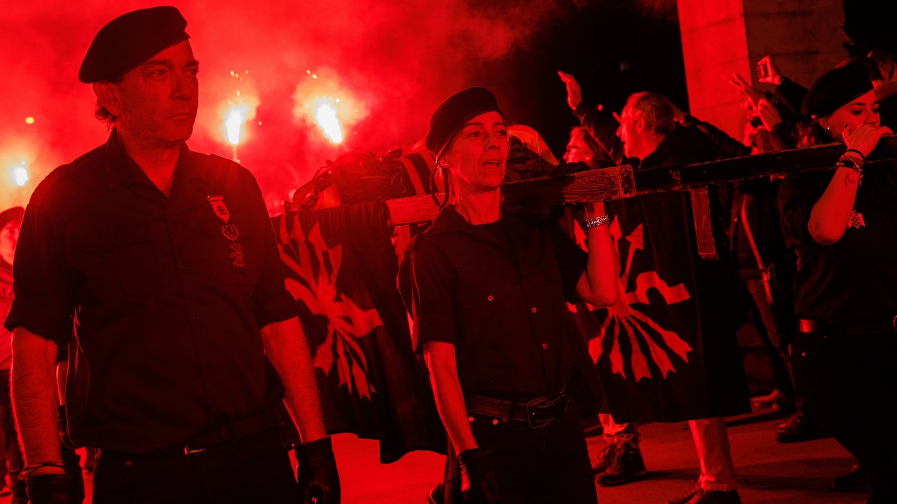 17 detenidos en Vitoria en los incidentes por una concentración de Falange Española