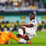 Nampalys Mendy de Senegal y Frenkie de Jong , de Países Bajos