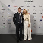 La vicepresidenta segunda y ministra de trabajo, Yolanda Díaz, con el presidente del Grupo Planeta, José Creuheras, en el primer día del foro Metafuturo que organiza Atresmedia