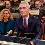 El secretario general de la OTAN, Jens Stoltenberg, junto a la presidenta del Congreso, Meritxell Batet, durante la sesión plenaria de la 68 Asamblea parlamentaria de la organización que se celebra en Madrid