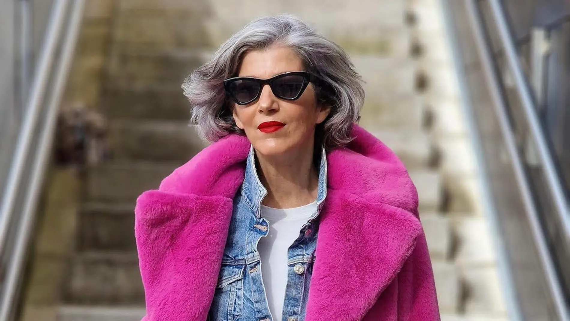 Carmen Gimeno con abrigo rosa de pelo.