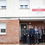 El consejero de Medio Ambiente, Vivienda y Ordenación del Territorio, Juan Carlos Suárez-Quiñones, visita una vivienda en la localidad de Traspinedo (Valladolid), rehabilitada por la Junta dentro del programa Rehabitare, de alquiler social en el medio rural