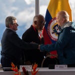 Pablo Beltran, Carlos Martínez, y Otty Patiño participan en el dialogo de Paz entre el gobierno de Colombia y el ELN hoy, en el hotel Humboldt ubicado en el parque nacional Waraira Repano (Avila), en Caracas (Venezuela).