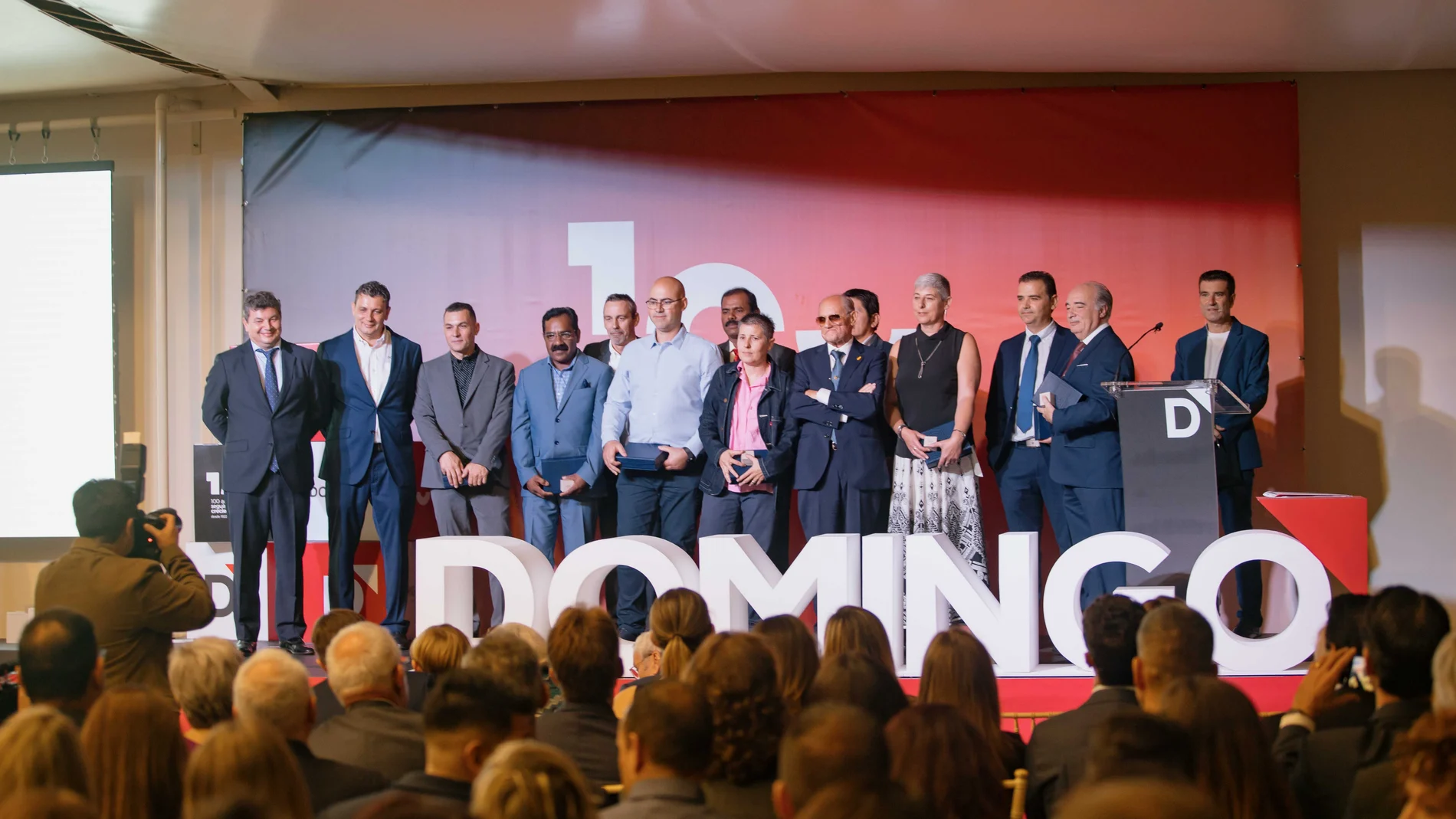 Trabajadores de más de 15 años en la empresa premiados.