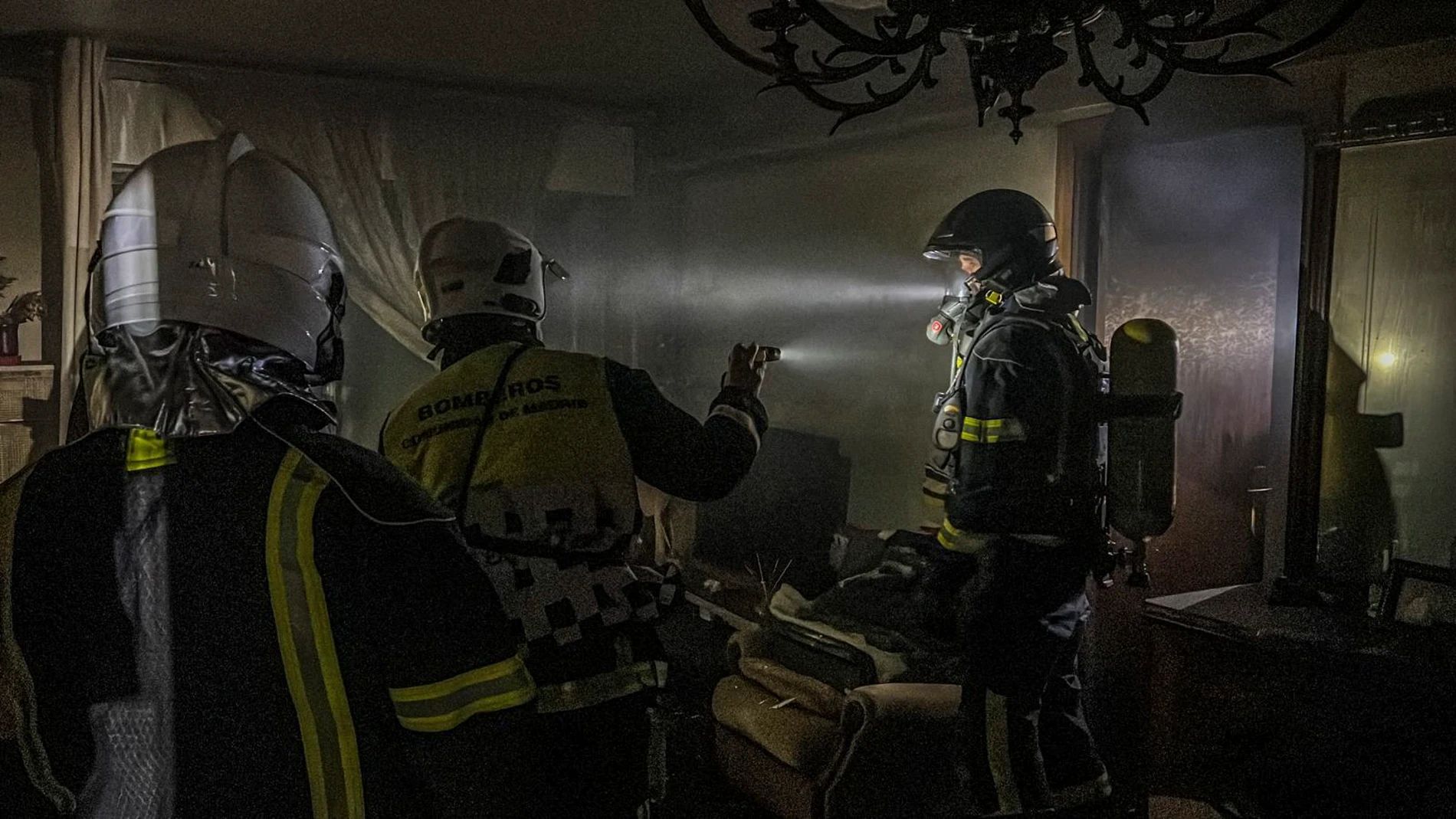Intervención de los bomberos en una vivienda, en una imagen de archivo