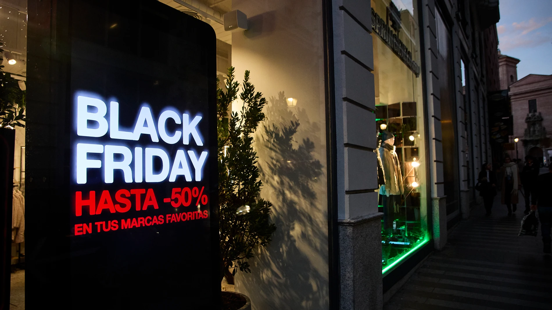 ¿Cuándo es el Black Friday este año? Las tiendas que han adelantado los descuentos