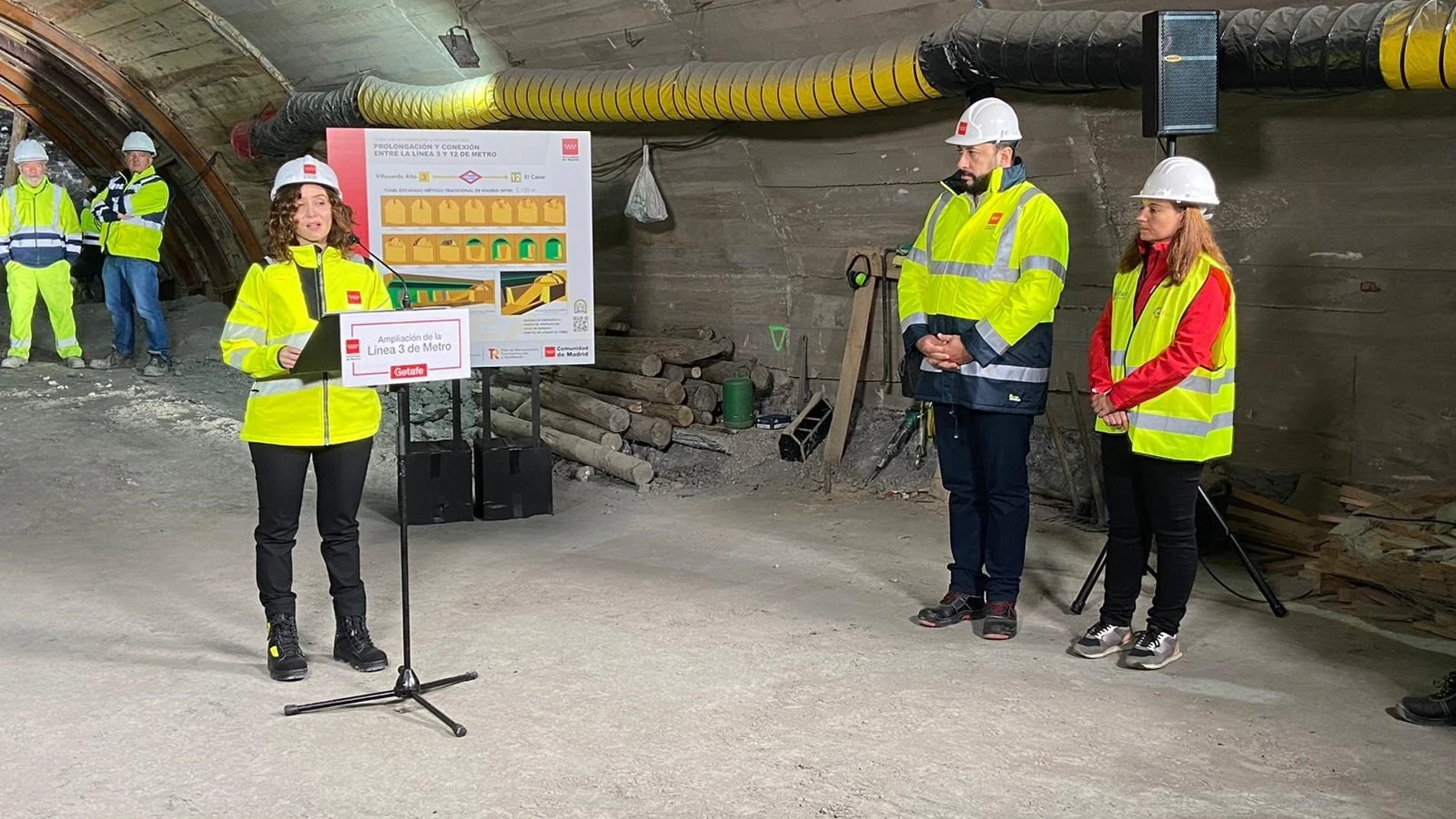 En Getafe, la presidenta de la Comunidad de Madrid, Isabel Díaz Ayuso, visita las obras de prolongación de la línea 3 de Metro