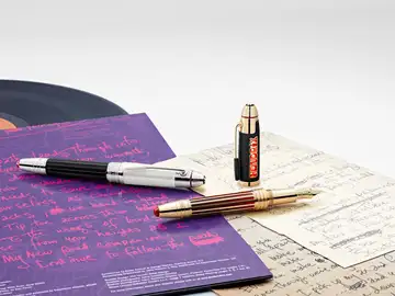 Algunas de las piezas con la que Montblanc homenajea a Hendrix. Algunas de las piezas con la que Montblanc homenajea a Hendrix.