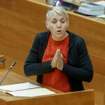 La portavoz de Compromís, Papi Robles, interviene en la sesión de control en Les Corts