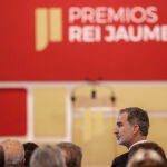 El Rey Felipe VI durante la ceremonia de entrega de la 34ª edición de los ‘Premios Rei Jaume I’, en La Lonja de Valencia
