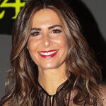 Nuria Roca recoge su Antena de Oro con vestidos de tul.
