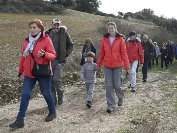 Marcha a pie a los yacimientos de la sierra de Atapuerca Marcha a pie a los yacimientos de la sierra de Atapuerca