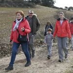 XIX Marcha a pie a los yacimientos de la sierra de Atapuerca. Inicio de la marcha desde Atapuerca 10.45 horas, y llegada a la Trinchera del Ferrocarril a las 12 horas.