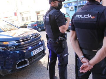 La Polic&iacute;a Nacional detiene a un hombre tras provocar el incendio de tres veh&iacute;culos