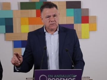 El portavoz adjunto de Por Andalucía, Juan Antonio Delgado, en rueda de prensa en la sede de Podemos Andalucía.PODEMOS ANDALUCÍA28/11/2022