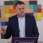 El portavoz adjunto de Por Andalucía, Juan Antonio Delgado, en rueda de prensa en la sede de Podemos Andalucía.PODEMOS ANDALUCÍA28/11/2022