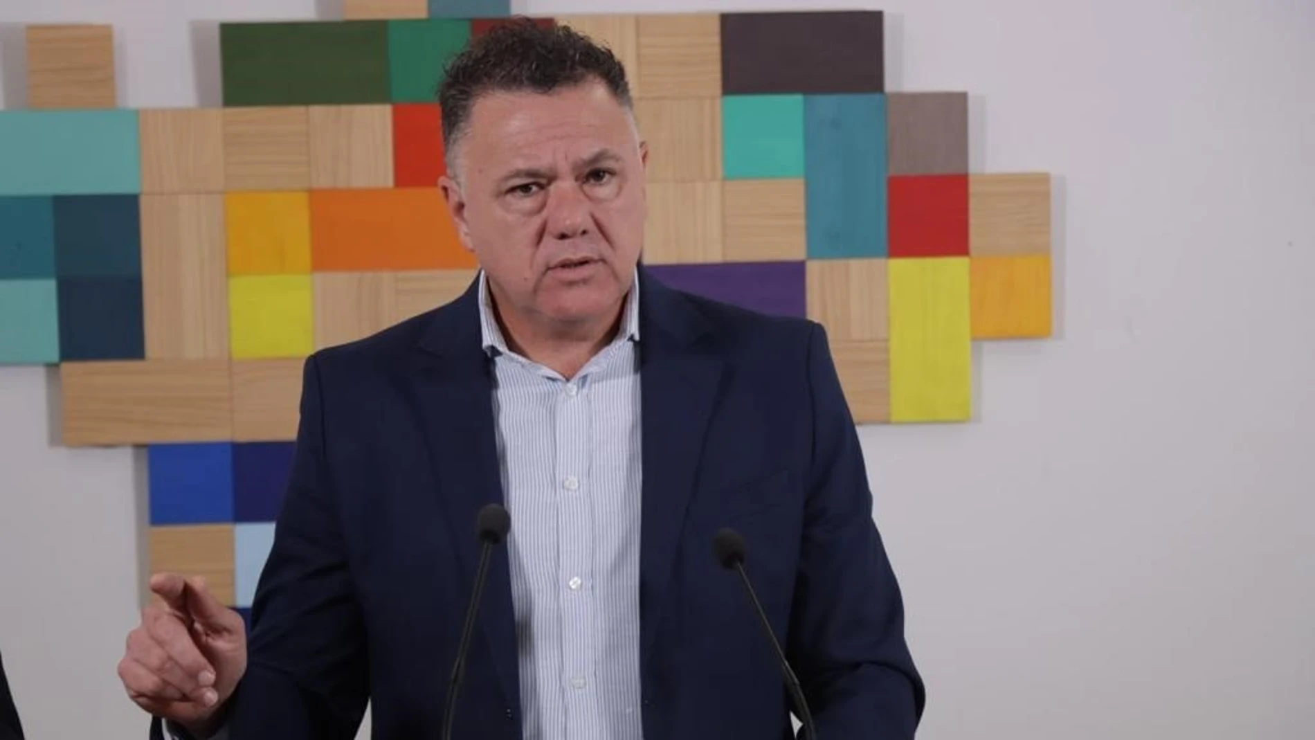 El portavoz adjunto de Por Andalucía, Juan Antonio Delgado, en rueda de prensa en la sede de Podemos Andalucía.PODEMOS ANDALUCÍA28/11/2022