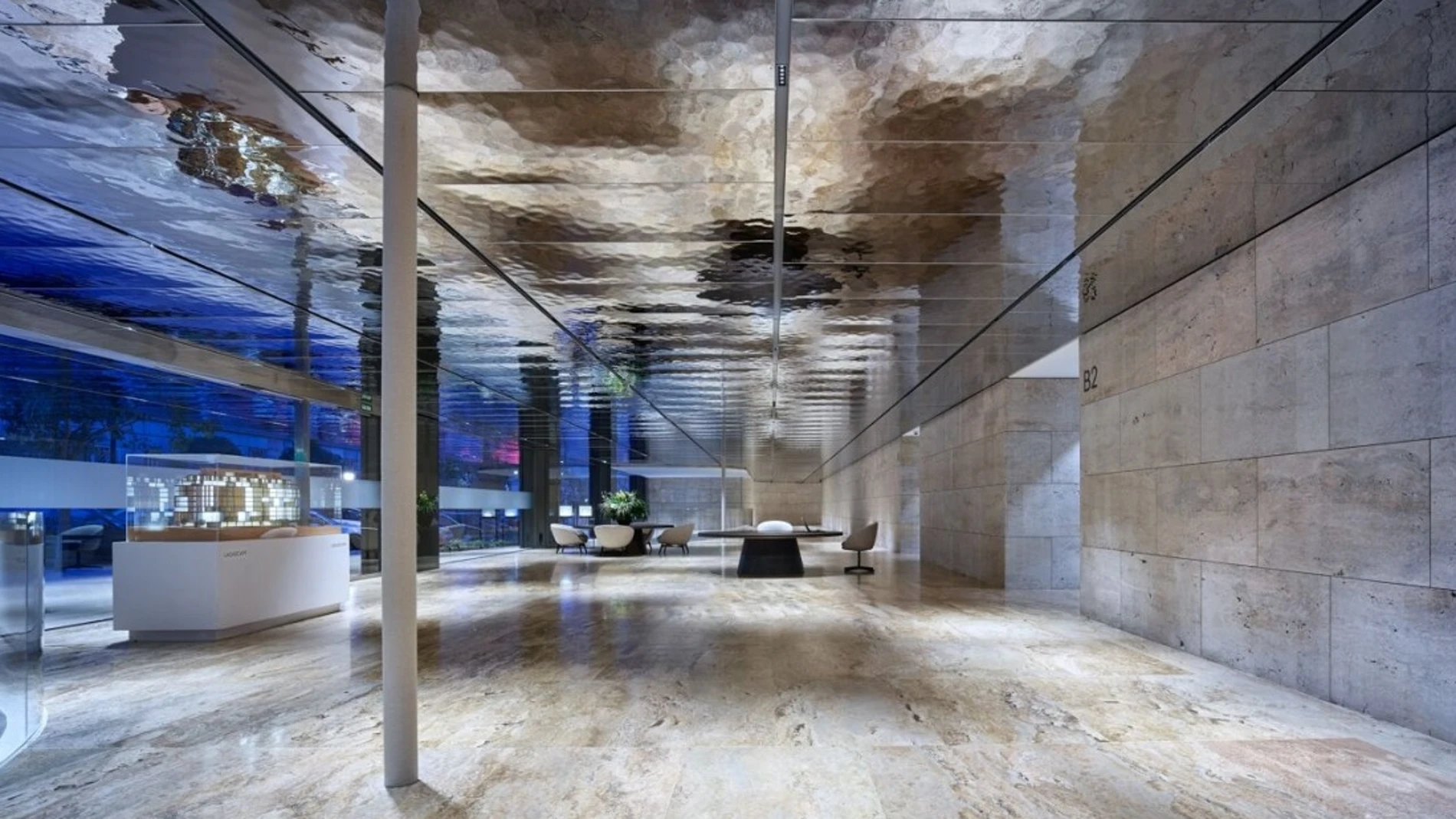 Así es el impresionante portal de entrada al edificio Lagasca 99.