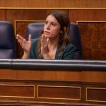 Bronca entre Carla Toscano, de Vox, e Irene Montero en el pleno del Congreso de los Diputados