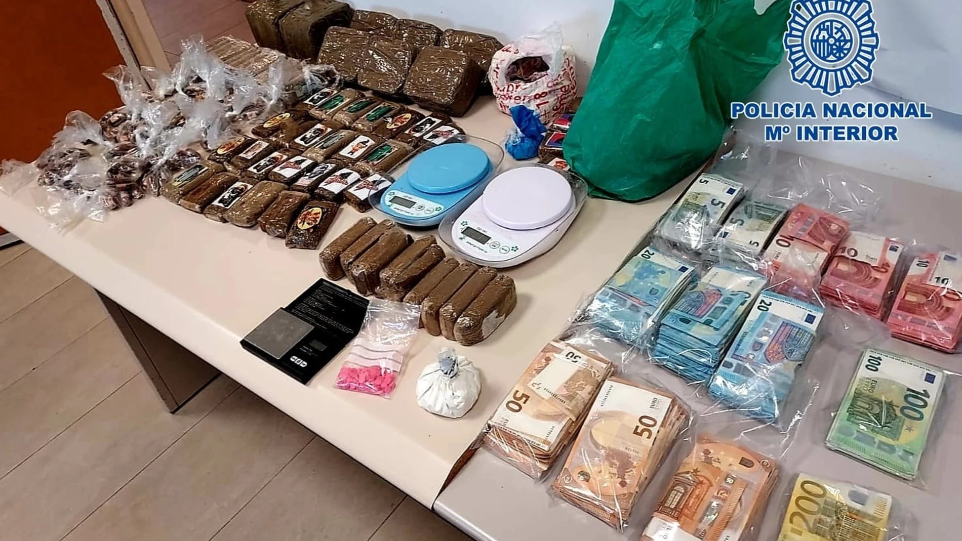 Material incautado por la Policía Nacional en la operación contra un 'narcopiso' en Los Pajaritos